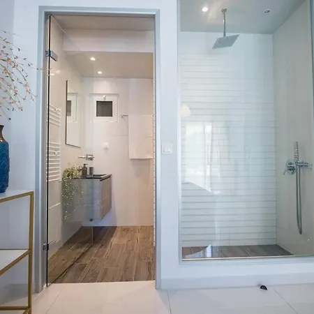 G&m Luxury With Pool Apartament