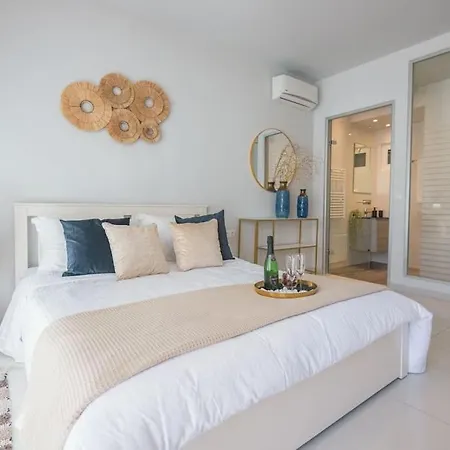 G&m Luxury With Pool Apartament